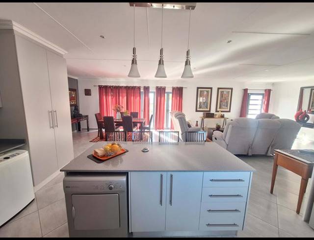 2 BEDROOM HOUSE FOR SALE IN REEBOK